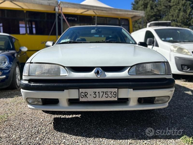 Usata Renault 19 78 CV (57 kW) 1993 Bianco Berlina