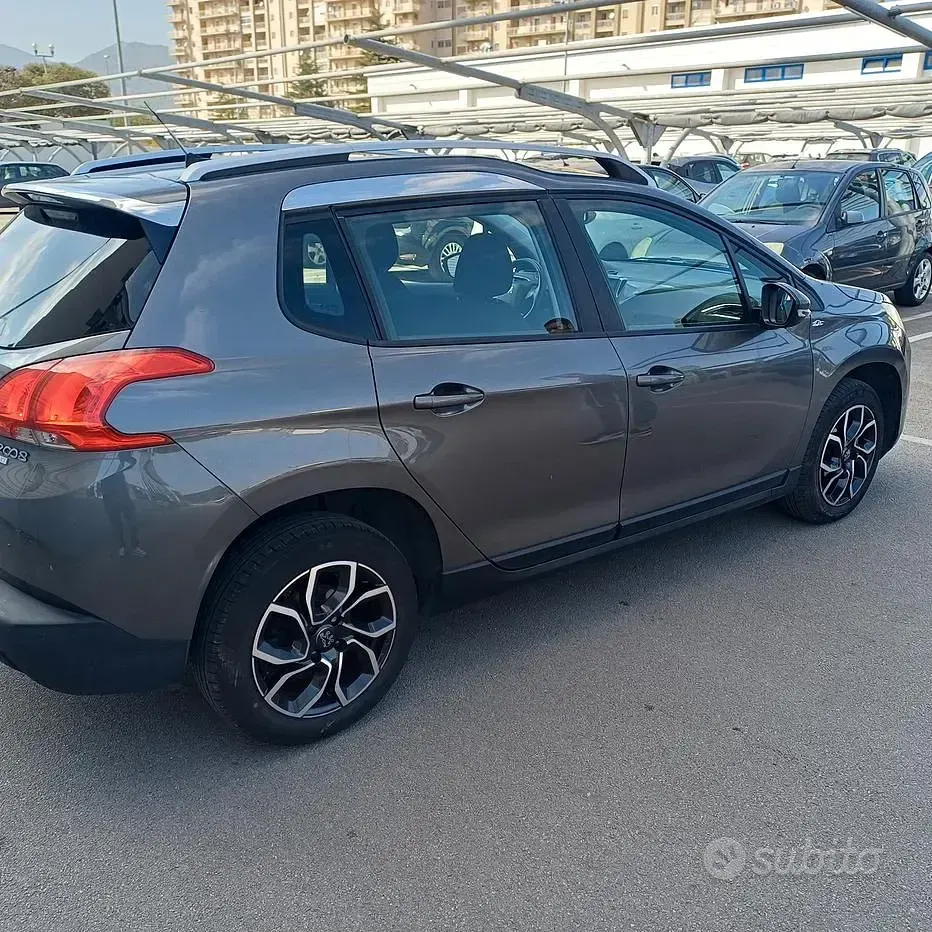 Usata Peugeot 2008 Allure 92 CV (67 kW) 2015 Grigio SUV