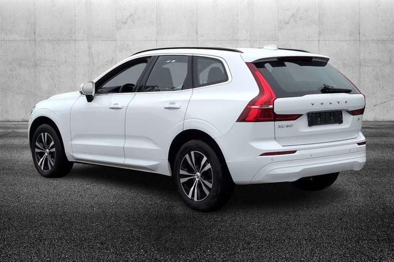 Usado Volvo XC60 Momentum 197 HP (144 kW) 2022 Branco SUV