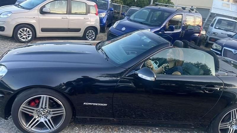 Usata Mercedes SLK200 AMG 163 CV (119 kW) 2001 Nero Cabrio