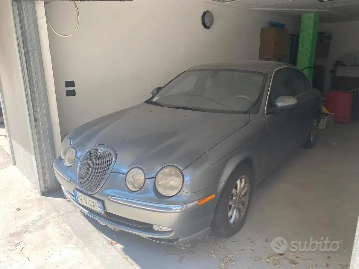 Usata Jaguar S-Type S 238 CV (175 kW) 2002 Grigio Berlina