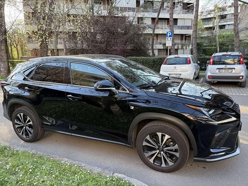 Usata Lexus NX300h Sport Line 155 CV (114 kW) 2018 Nero SUV