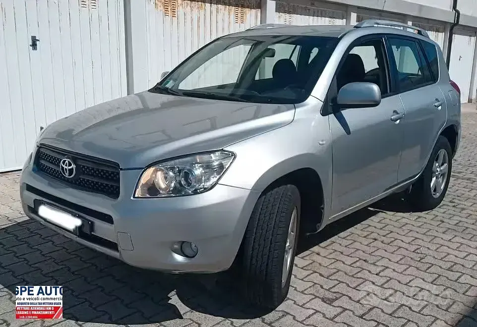 Usata Toyota RAV4 Luxury 136 CV (100 kW) 2006 SUV