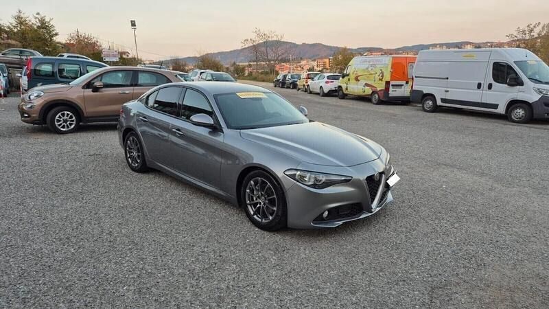 Usata Alfa Romeo Giulia Business 150 CV (110 kW) 2018 Grigio Berlina