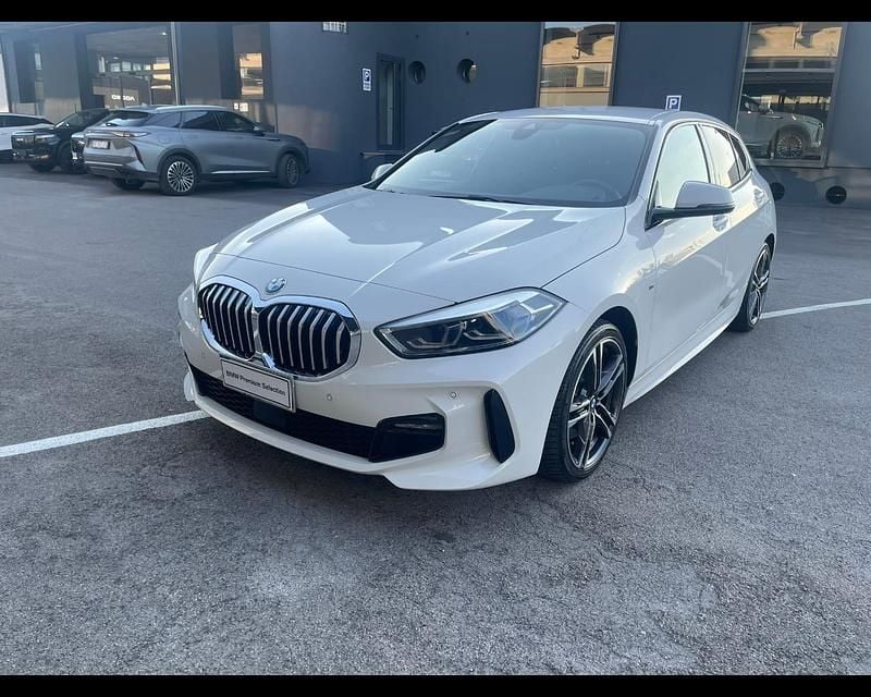Usata BMW 118 M Sport 149 CV (109 kW) 2021 Alpinweiss iii pastello Utilitaria