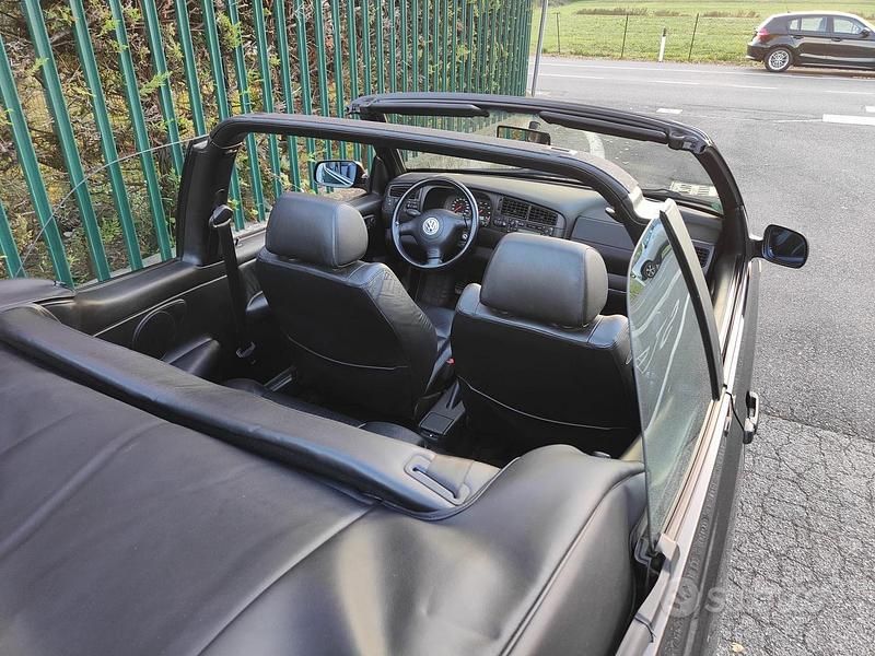 Usata VW Golf Cabriolet Trendline 100 CV (73 kW) 1999 Nero Cabrio
