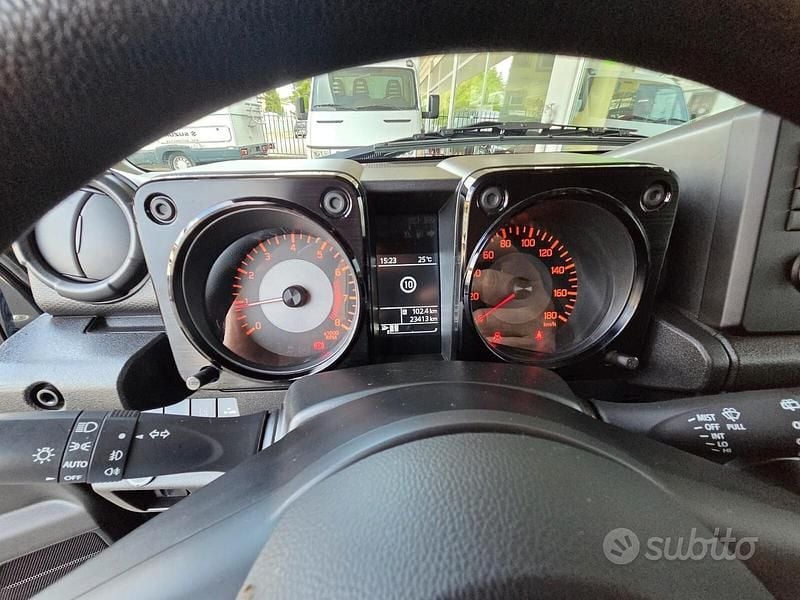 Second-hand Suzuki Jimny 102 CP (75 kW) 2023 Verde SUV