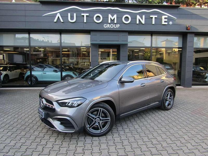 Usata Mercedes GLA200 AMG line 150 CV (110 kW) 2024 Grigio montagna SUV