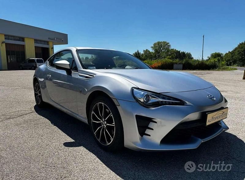 Argento Usata 2017 Toyota GT86 GT Coupé | 23.999 € (Ottimo prezzo) - Immagine 1/4