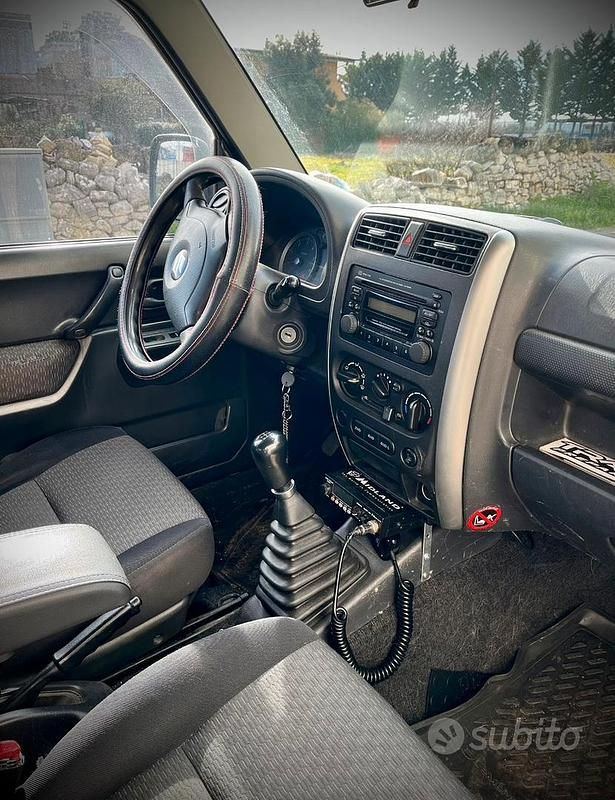 Usata Suzuki Jimny 65 CV (47 kW) 2005 Grigio SUV