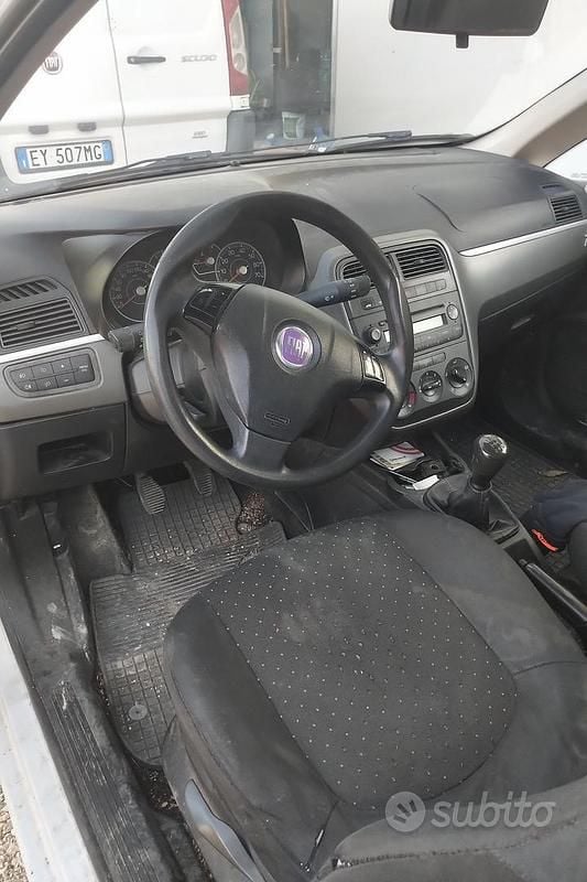 Usata Fiat Grande Punto 65 CV (47 kW) 2008 Bianco Utilitaria