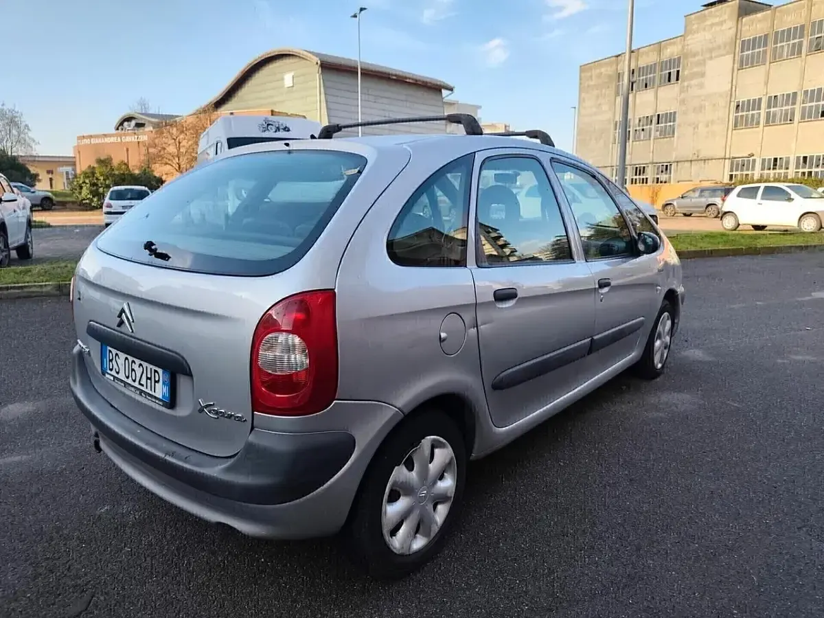 Usata Citroën Xsara Picasso 116 CV (85 kW) 2001 Argento Monovolume