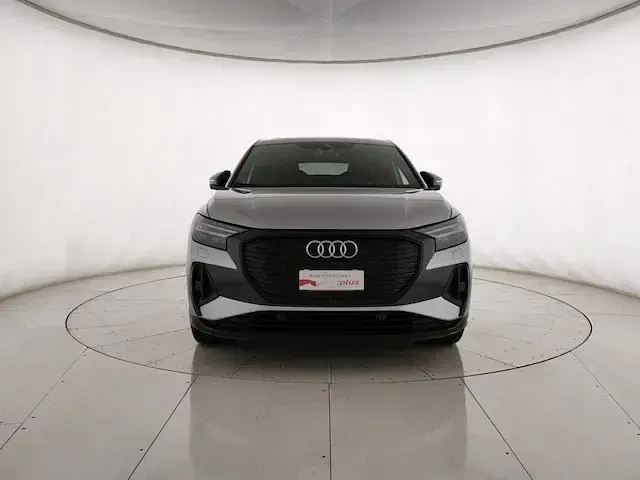 Usata Audi Q4 e-tron S-Line 210 kW (286 CV) 2024 Argento floret metallizzato SUV