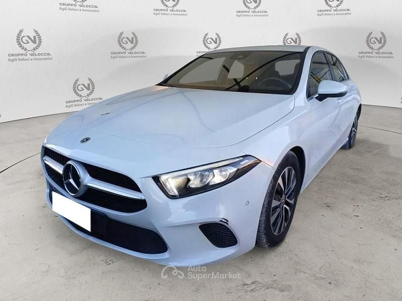 Bianco Usata 2022 Mercedes A180 Business Tre volumi | 25.500 € (Buon prezzo) - Immagine 1/3