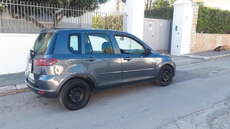 Usata Mazda 2 68 CV (50 kW) 2004 Grigio Monovolume