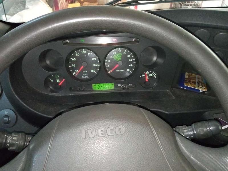 Usata Iveco Daily 107 CV (78 kW) 2004 Bianco Furgone