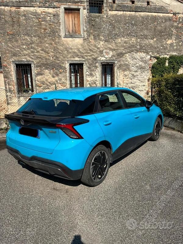 Usata MG MG4 EV 150 kW (204 CV) 2023 Blu Utilitaria