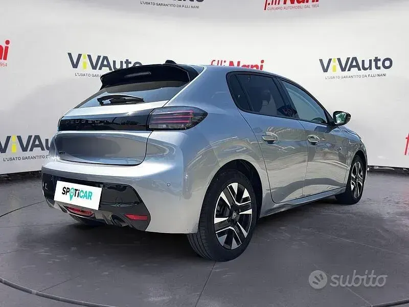 Usata Peugeot 208 Allure 102 CV (75 kW) 2025 Grigio Utilitaria