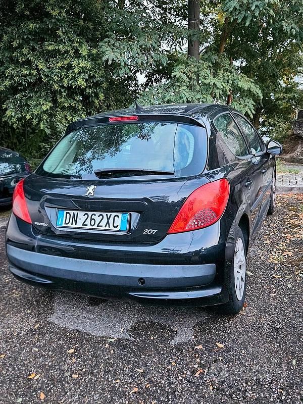 Usata Peugeot 207 75 CV (55 kW) 2008 Nero Berlina
