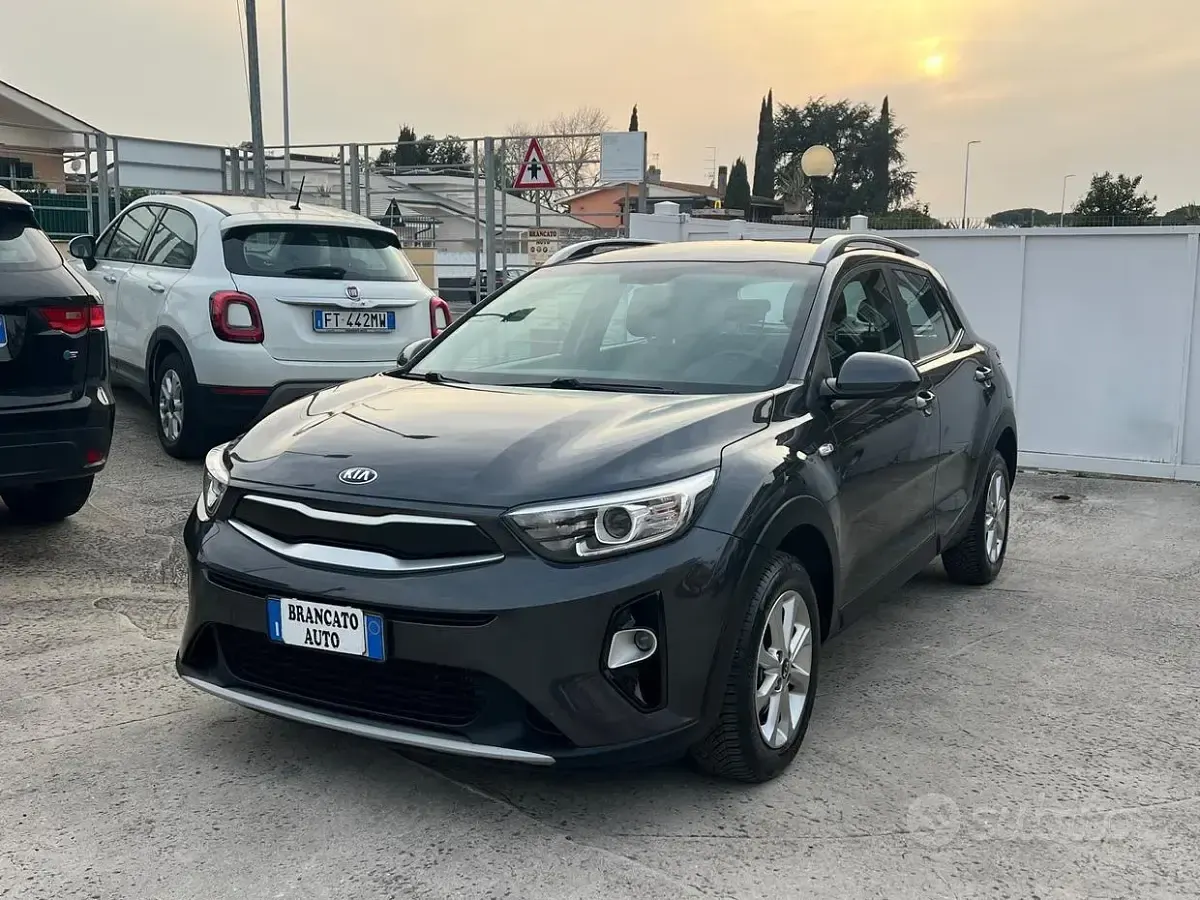 Second-hand Kia Stonic Style 120 CP (88 kW) 2019 Albastru SUV