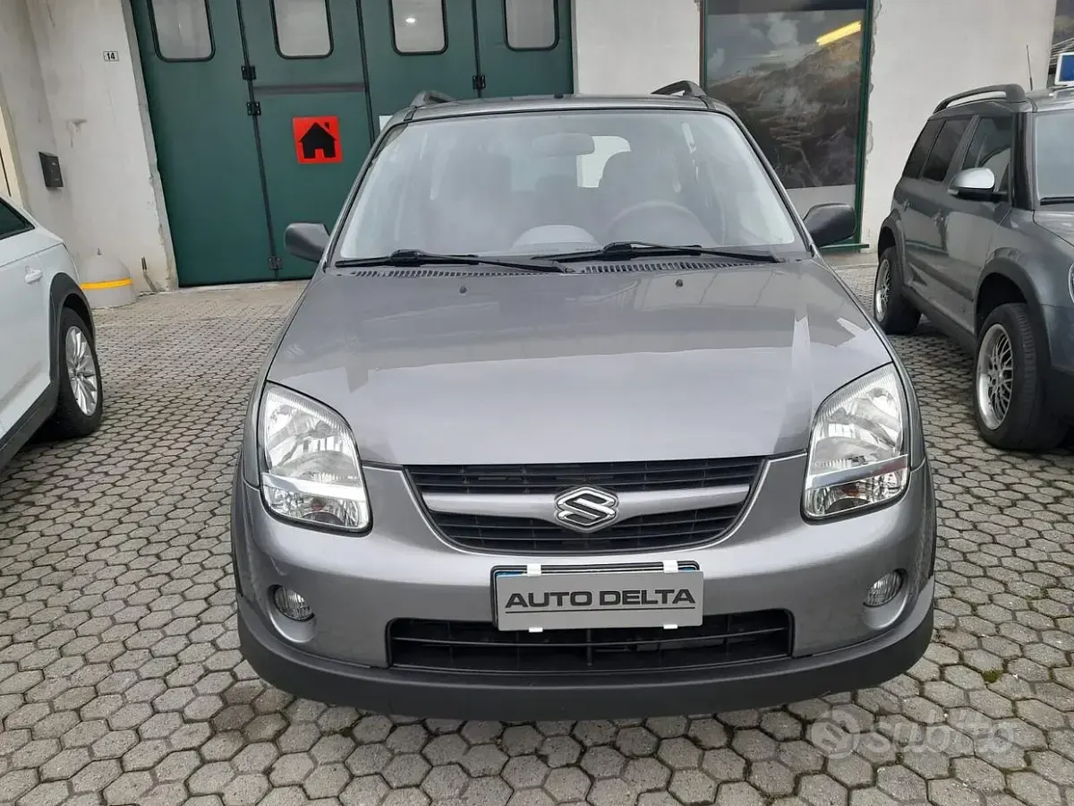 Usado Suzuki Ignis 99 CV (72 kW) 2005 Gris Utilitario