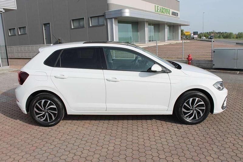Usata VW Polo Life 95 CV (69 kW) 2023 Pure white Utilitaria
