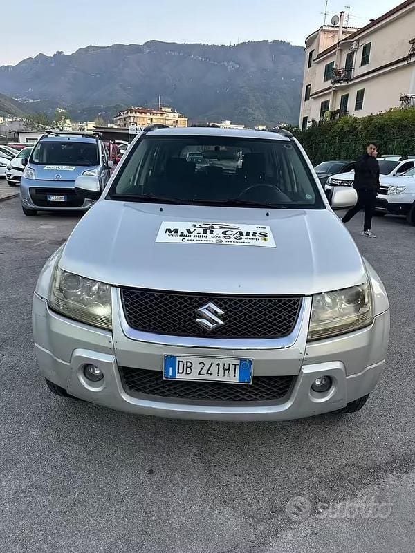 Usata Suzuki Grand Vitara 129 CV (94 kW) 2006 Grigio SUV