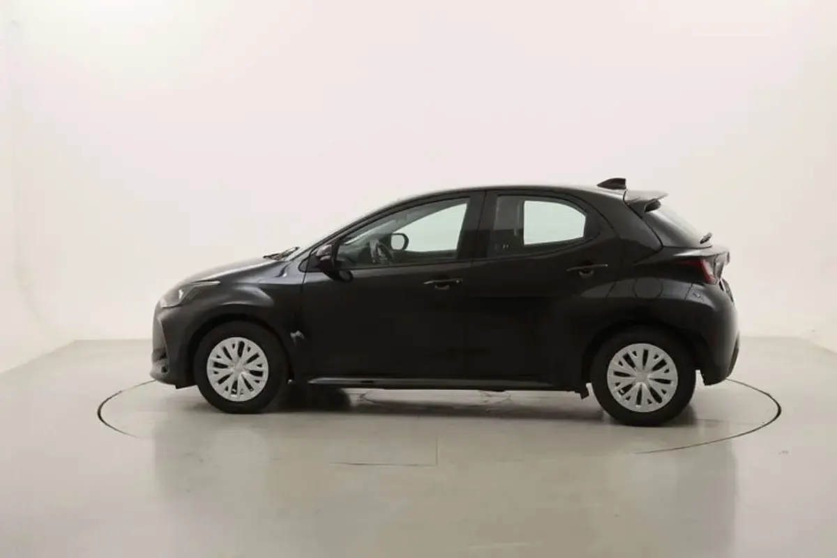 Usata Toyota Yaris Hybrid Business Edition 116 CV (85 kW) 2022 Grigio Utilitaria