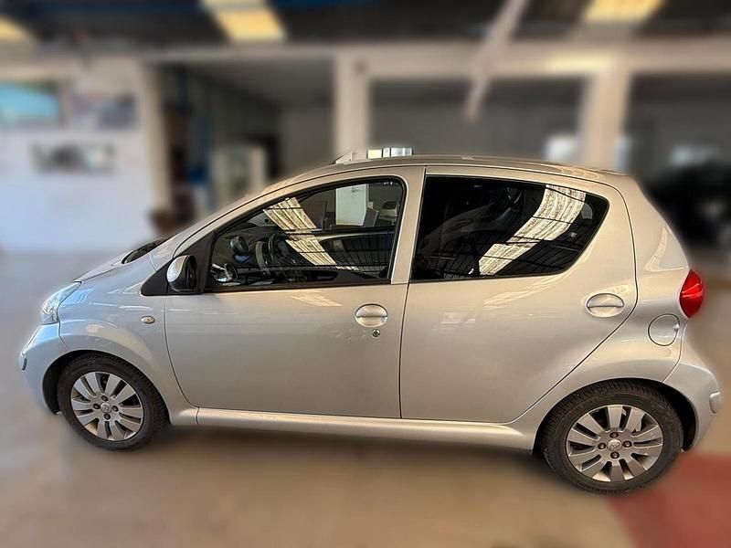 Usata Toyota Aygo 67 CV (49 kW) 2007 Argento Utilitaria