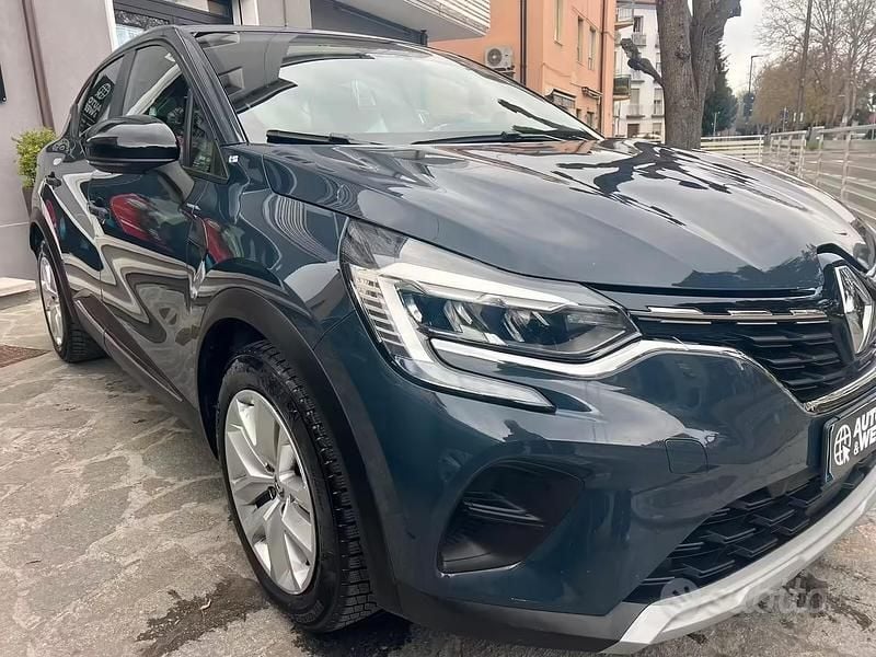Usata Renault Captur 100 CV (73 kW) 2020 Verde SUV