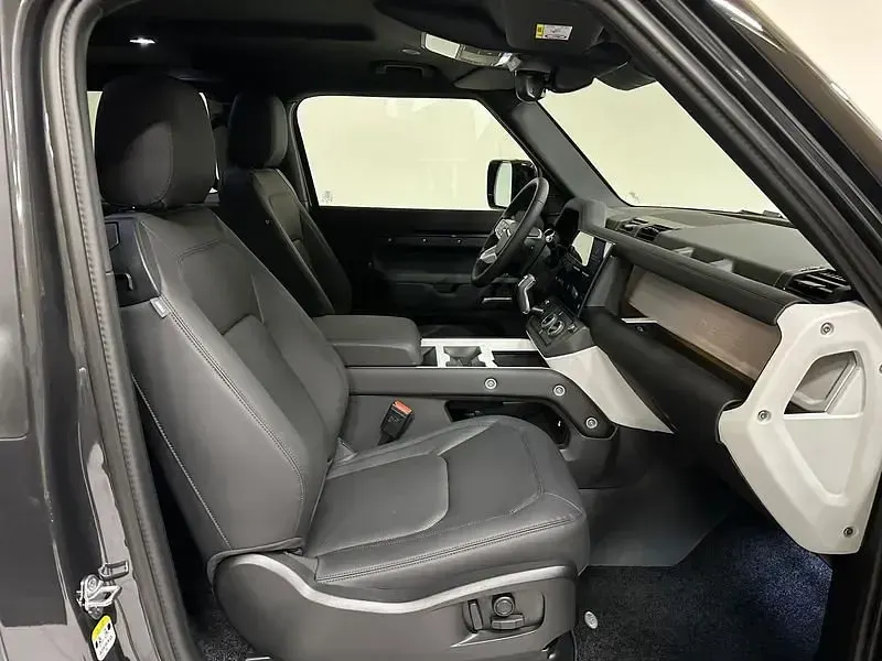 Nuova Land Rover Defender SE Dynamic 200 CV (147 kW) 2025 Carpathian grey SUV