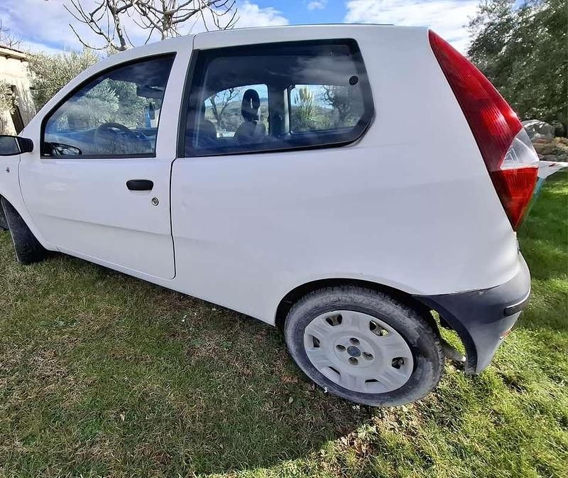 Usata Fiat Punto 101 CV (74 kW) 2006 Bianco Utilitaria