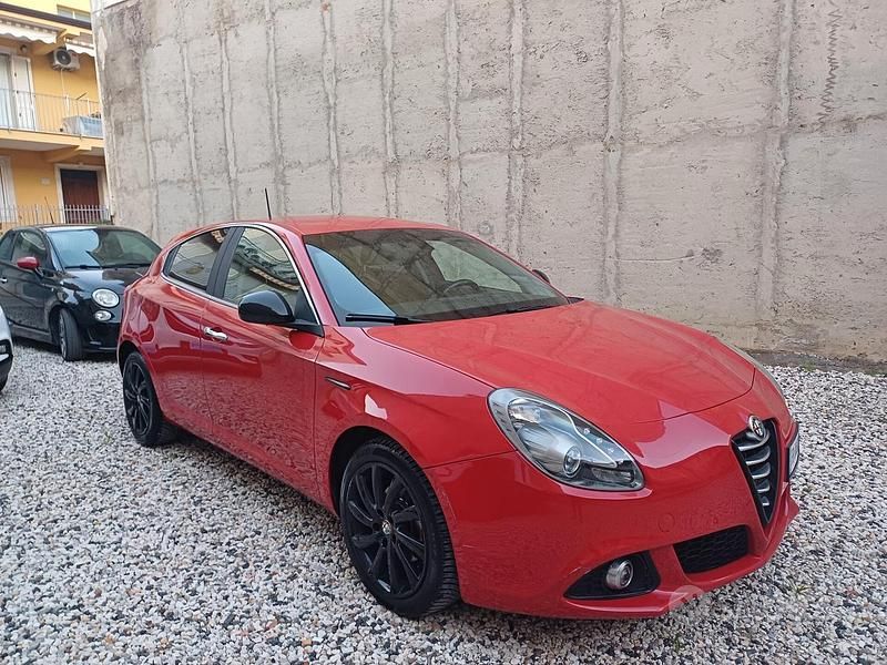 Rosso Usata 2015 Alfa Romeo Giulietta Exclusive Tre volumi | 7500 € (Ottimo prezzo) - Immagine 1/4