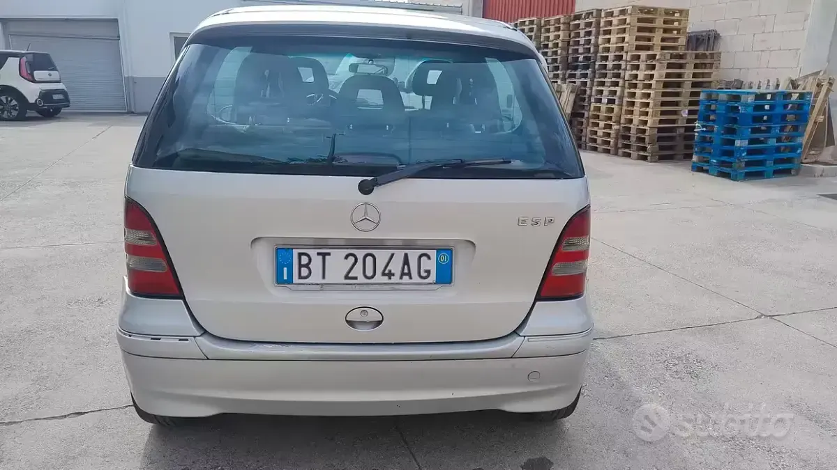 Usata Mercedes A200 Elegance 95 CV (69 kW) 2001 Grigio Monovolume