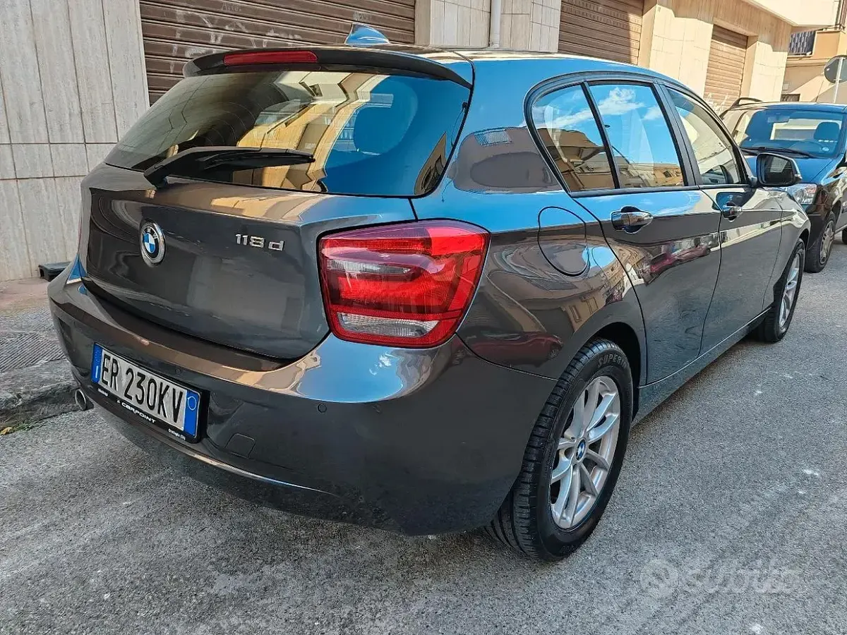 Usata BMW 118 Efficient Dynamics 143 CV (105 kW) 2012 Grigio Utilitaria