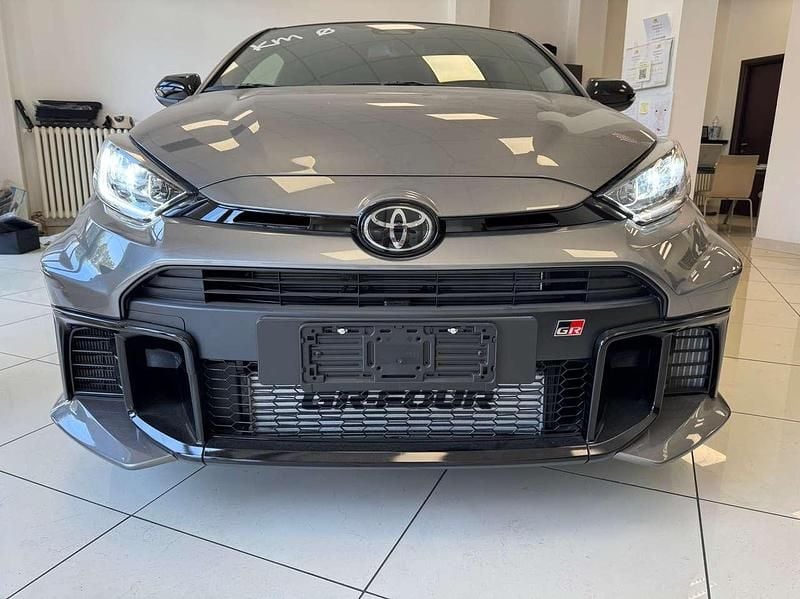 Usata Toyota Yaris 280 CV (205 kW) 2024 Grigio Berlina
