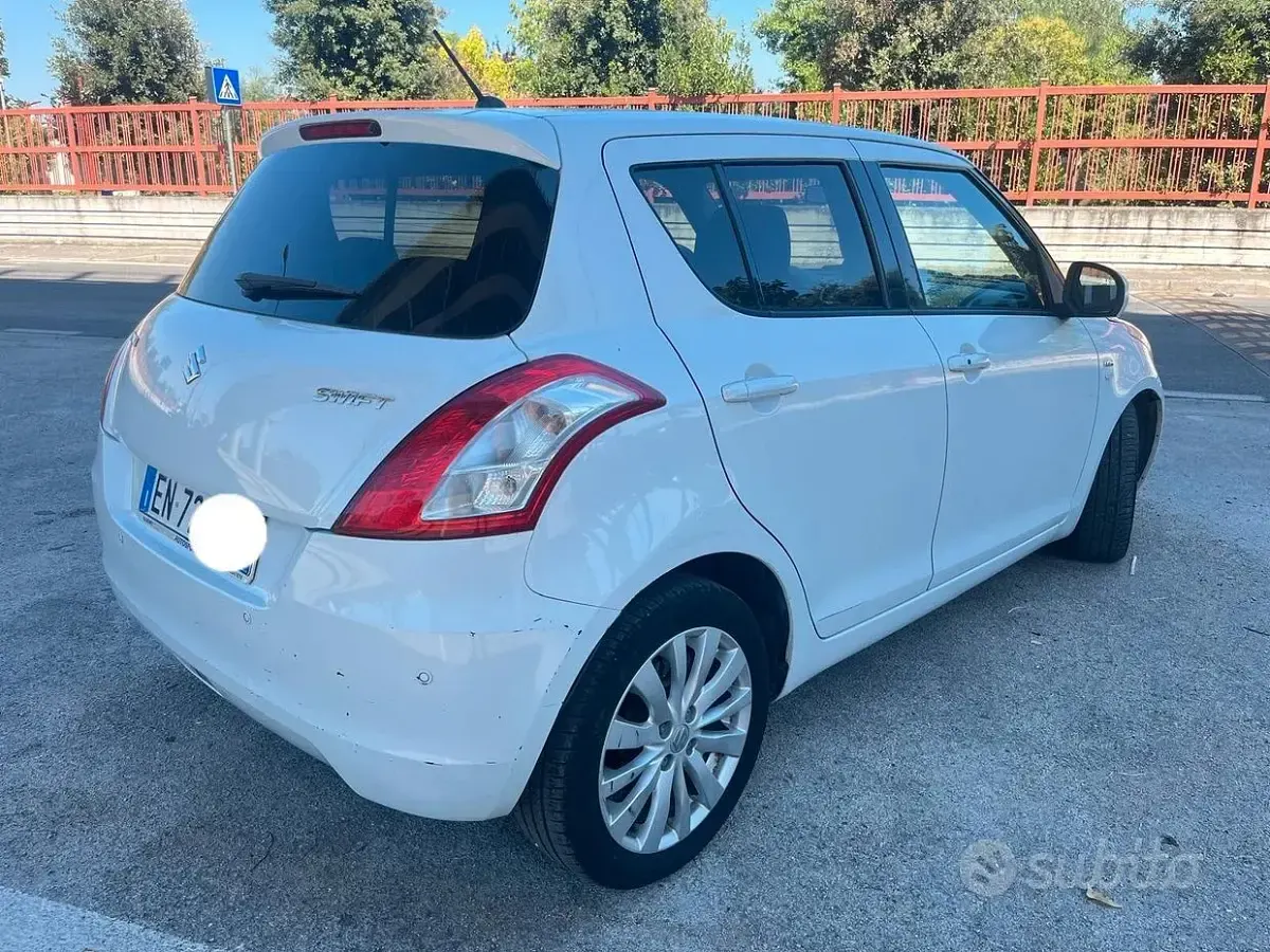 Usata Suzuki Swift 75 CV (55 kW) 2013 Bianco Utilitaria