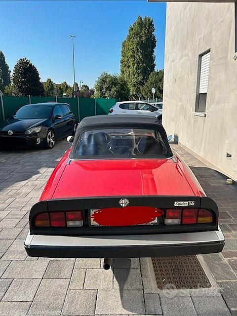 Usata Alfa Romeo Spider 101 CV (74 kW) 1989 Rosso Cabrio