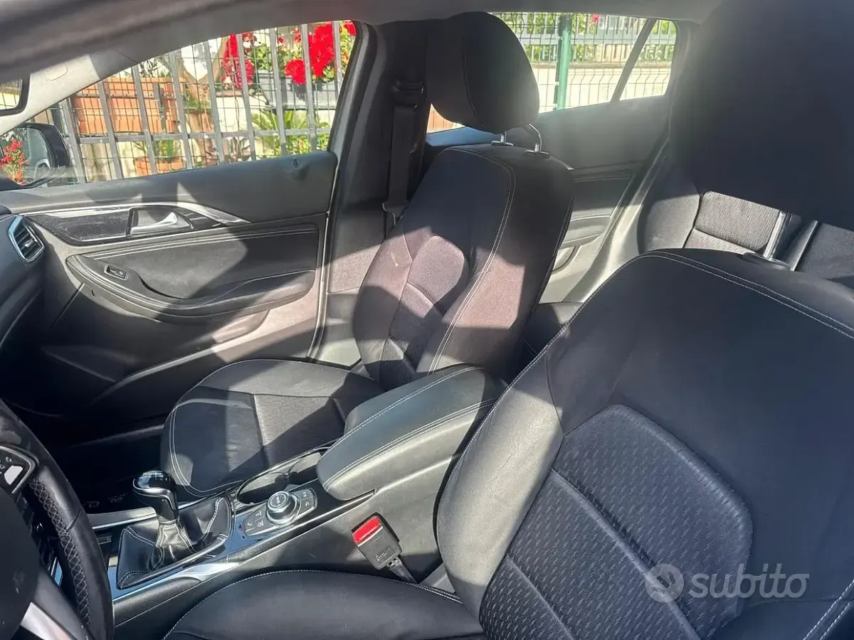 Usata Infiniti Q30 Premium 109 CV (80 kW) 2018 Grigio Berlina