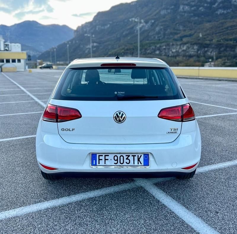 Begagnad VW Golf VII Trendline 86 HK (63 kW) 2017 Vit Sedan