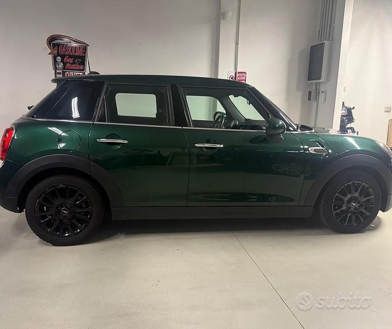 Usata Mini ONE 101 CV (74 kW) 2019 Verde Utilitaria