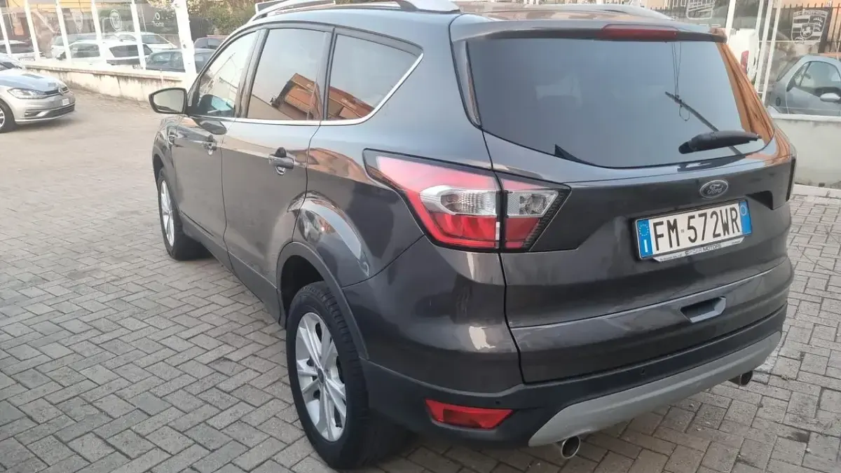 Usata Ford Kuga Vignale 150 CV (110 kW) 2018 Grigio SUV