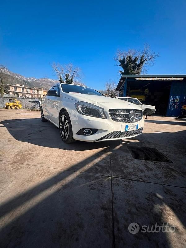 Bianco Usata 2014 Mercedes A180 Due volumi | 10.500 € (Buon prezzo) - Immagine 1/4