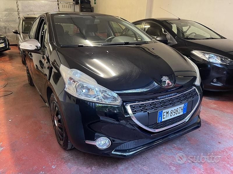 Usata Peugeot 208 Access 68 CV (50 kW) 2012 Nero Utilitaria