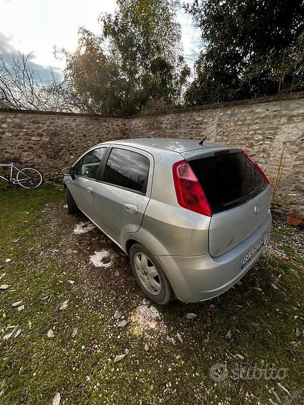 Usata Fiat Grande Punto Active 75 CV (55 kW) 2007 Grigio Utilitaria