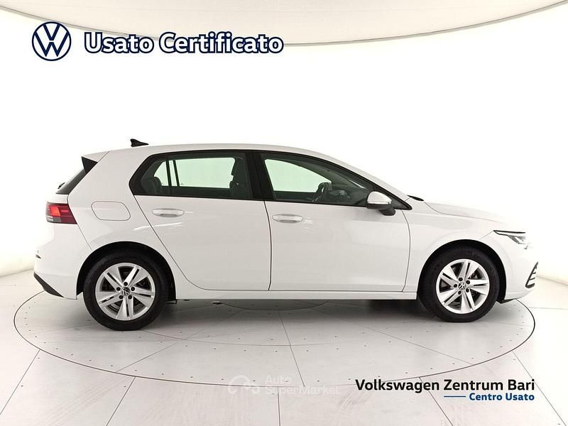 Usado VW Golf VIII Life 116 CV (85 kW) 2022 Blanco Berlina