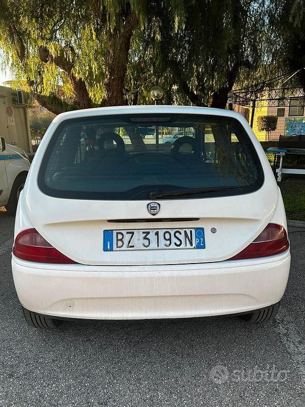Usata Lancia Ypsilon 2002 Bianco Utilitaria