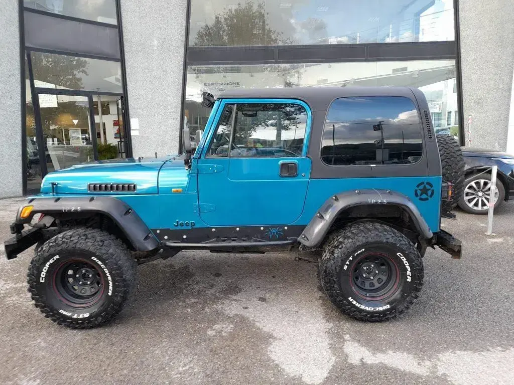 Usata Jeep Wrangler Sport 121 CV (88 kW) 1995 Blu SUV