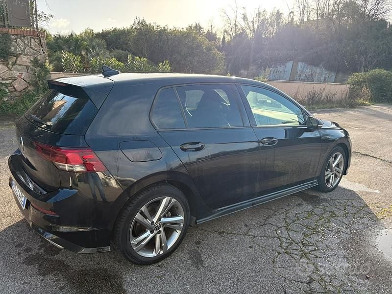 Usata VW Golf VIII R-line 150 CV (110 kW) 2022 Nero Berlina