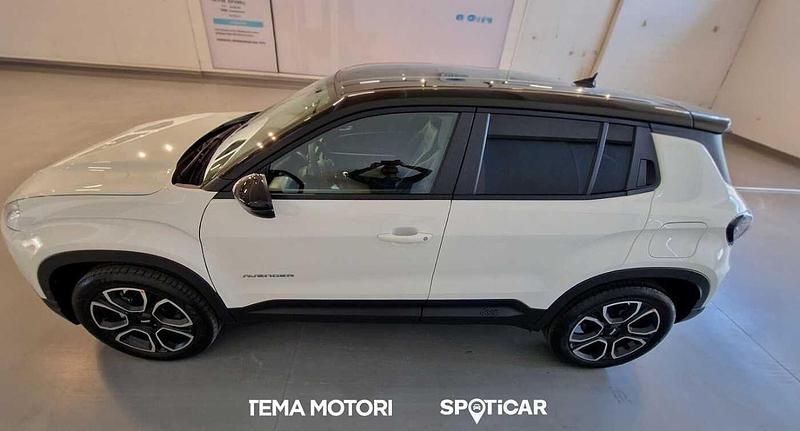 Usata Jeep Avenger Summit 101 CV (74 kW) 2024 Bianco/tetto nero SUV